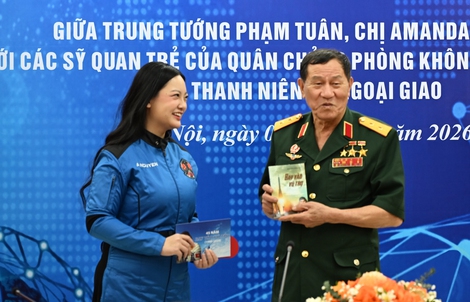 Cuộc gặp mặt lịch sử giữa Trung tướng Phạm Tuân và chị Amanda Nguyễn