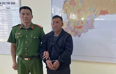 Vợ không cho mua thêm rượu, người đàn ông tạt xăng đốt vợ và cháu