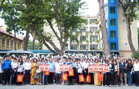 Đong đầy cảm xúc “Chuyến xe đoàn viên” Trường ĐH Sài Gòn