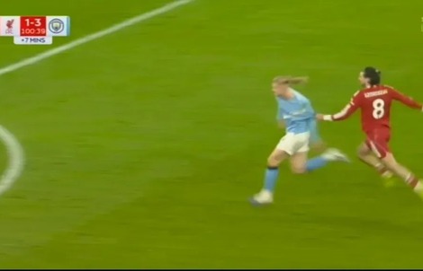 VAR “giết chết” khoảnh khắc thế kỷ ở Anfield