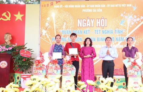 "Xuân đoàn kết - Tết nghĩa tình" ấm áp tại phường Sài Gòn