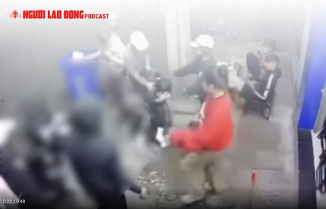 Ghen tuông, nhóm học sinh đánh bạn tử vong