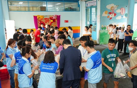 Hành trình “Xuân diệu kỳ” sẻ chia yêu thương của Shinhan Life Việt Nam