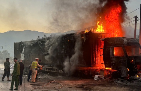 Xe đầu kéo bốc cháy dữ dội, tài xế thoát chết trong gang tấc