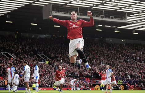 Man United ngược dòng hạ Crystal Palace, Carrick lập cột mốc lịch sử