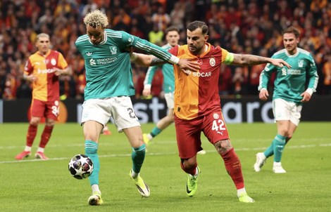 Liverpool lại thua sốc ở Thổ Nhĩ Kỳ, Galatasaray bay bổng với "Super Mario"