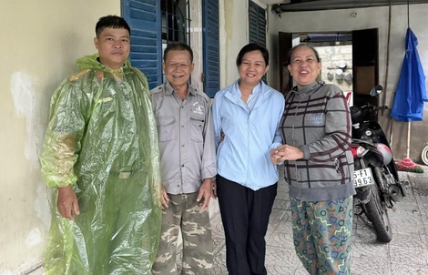NHỮNG BÓNG HỒNG KIẾN TẠO TƯƠNG LAI (*): Nữ chủ tịch phường hết lòng vì dân