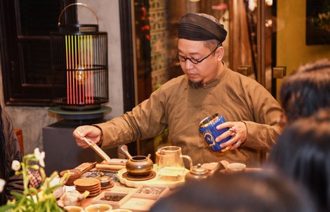 Đôi bàn tay sương giá dệt linh hồn trà Việt