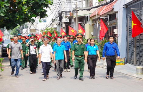 Rực rỡ đường cờ Tổ quốc chào mừng Ngày hội non sông tại TPHCM