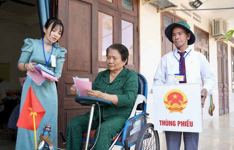 Những người lính đặc biệt trong ngày bầu cử