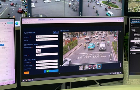 Điều khiển xe trên đường an toàn trước camera AI