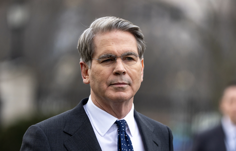 Bộ trưởng Mỹ nói Mỹ “cho phép” tàu dầu Iran qua eo biển Hormuz