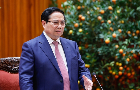 Thủ tướng: Rà soát giảm thuế, phí, bố trí ngân sách để hỗ trợ bình ổn giá xăng dầu