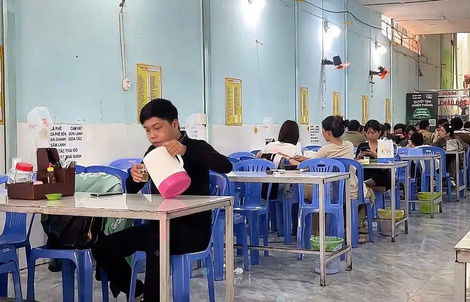 Trà đá miễn phí và cái tình của người dân TPHCM