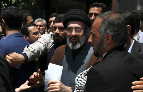 Hành động giúp tân lãnh tụ tối cao Iran thoát chết phút chót