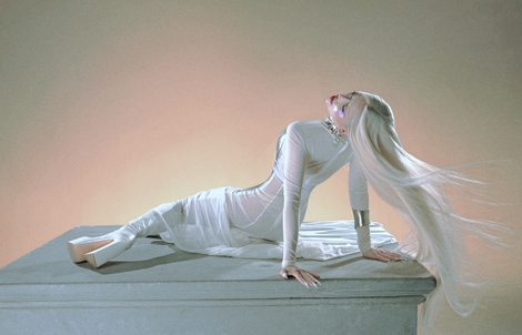 Phùng Khánh Linh với món quà đặc biệt