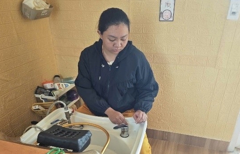 Chủ tiệm gội đầu ở Lâm Đồng bị khởi tố vì tráo dây chuyền vàng của khách