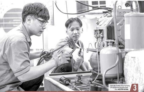 Báo in ngày 19-3: “Nóng" ghế HLV trưởng tuyển bóng đá nữ