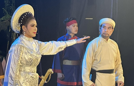 NSND Hồ Ngọc Trinh đạo diễn vở cải lương kinh điển "Tiếng trống Mê Linh"