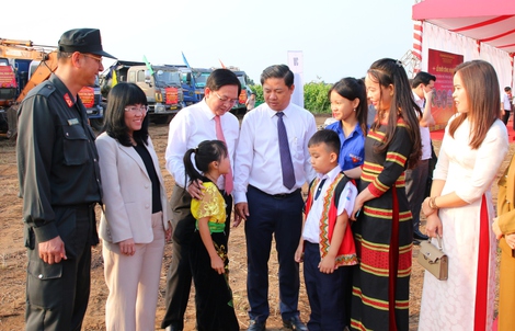 Phó Thủ tướng Hồ Quốc Dũng dự lễ động thổ trường vùng biên ở Đắk Lắk