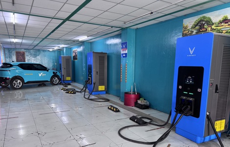 Nhu cầu lắp trạm sạc, tủ đổi pin xe điện tăng cao