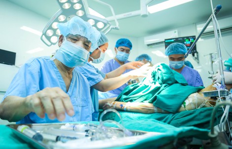 Lần đầu Việt Nam ghép tạng domino: Người nhận gan hiến lại, cứu thêm bệnh nhân