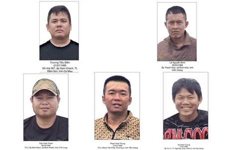 Vận động các đối tượng dàn cảnh mua thiên thạch, cướp 1,5 tỉ đồng ra đầu thú