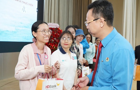 Tặng 5 nền đất cho công nhân có những câu chuyện truyền cảm hứng