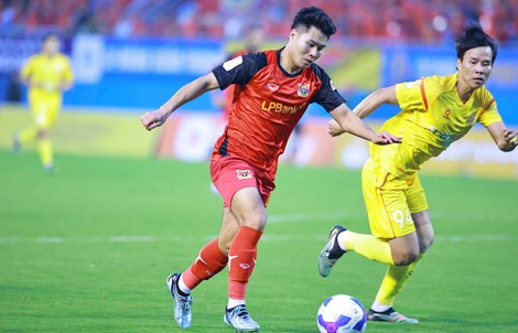 Tiền đạo tuyển Việt Nam lập công giúp Ninh Bình vào bán kết Cúp Quốc gia