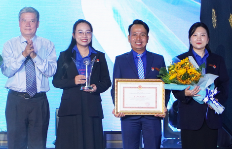 Đoàn Thanh niên Báo Người Lao Động được trao giải thưởng Hồ Hảo Hớn