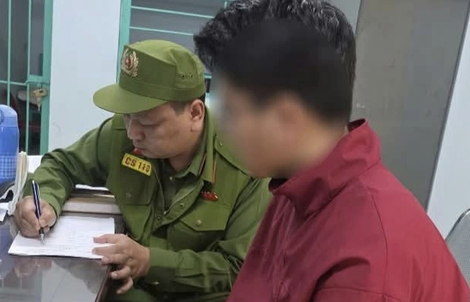 Nam thanh niên 20 tuổi đặt máy quay lén tại nhà vệ sinh nữ