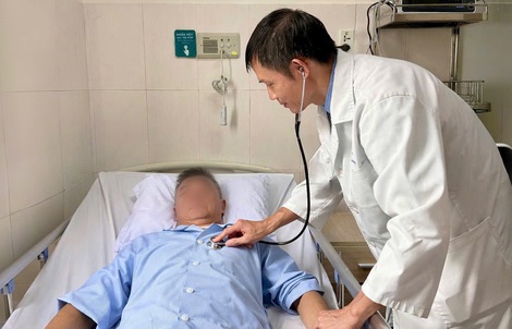 Người đàn ông ở Cần Thơ suýt mất mạng vì thói quen uống 10 ly cà phê mỗi ngày