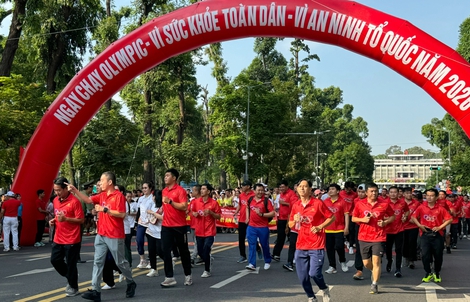 Sôi động Ngày chạy Olympic "Vì sức khỏe toàn dân - Vì an ninh Tổ quốc" tại TP HCM