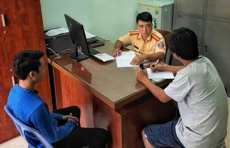 Hai tài xế đánh nhau ở phường Chợ Lớn đã đến trụ sở công an