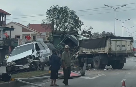 Ba xe ô tô tông liên hoàn, tài xế xe tải tử vong trong cabin