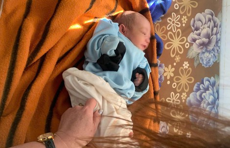 Phát hiện bé sơ sinh bị bỏ rơi trong rẫy cà phê ở Gia Lai