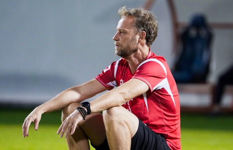 Cựu HLV tuyển Thái Lan tiếp tục chê bai nghiệp vụ trọng tài V-League