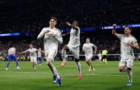 Vinicius rực sáng, Real Madrid thắng nghẹt thở derby Madrid