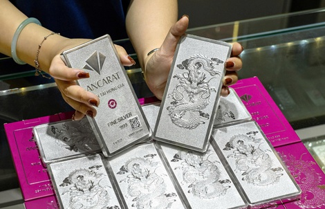 Giá bạc hôm nay 23-3: Giảm về mức thấp nhất trong năm