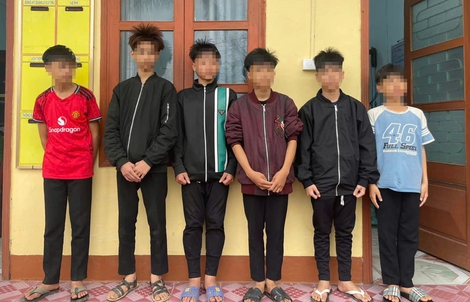 Nhóm thiếu niên ném đá làm vỡ kính 4 xe tải chỉ để tiêu khiển