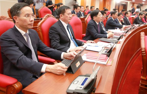 Trong ngày làm việc thứ 2, Hội nghị Trung ương thảo luận nhiều nội dung quan trọng