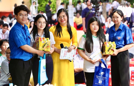 Uniben tiếp sức thế hệ trẻ trên hành trình định hướng tương lai