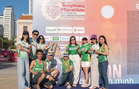 Hơn 12.000 runner “lên dây cót” tại Nha Trang: Không khí sôi động trước giờ G 