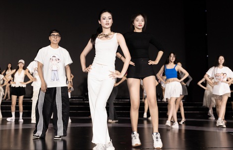 Ai đứng sau những màn đồng diễn ấn tượng ở chung kết "Miss World Vietnam 2025"