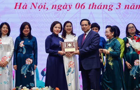 Thủ tướng trao giải thưởng Kovalevskaia cho nữ viện trưởng