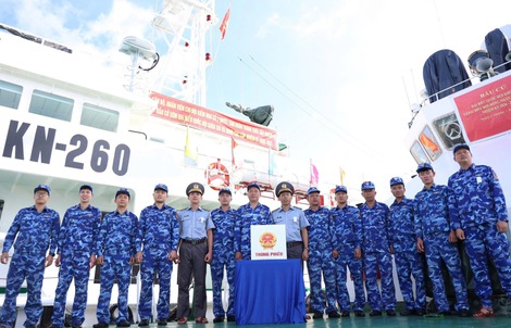 Tàu KN-260 hoàn thành nhiệm vụ tổ chức bầu cử sớm, cập cảng an toàn