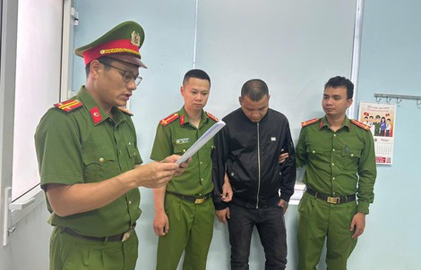 Nam thanh niên bị bắt ngay trong cuộc nhậu với bạn bè ở Quảng Trị