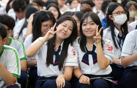 Gỡ rối áp lực mùa thi cho học sinh lớp 12