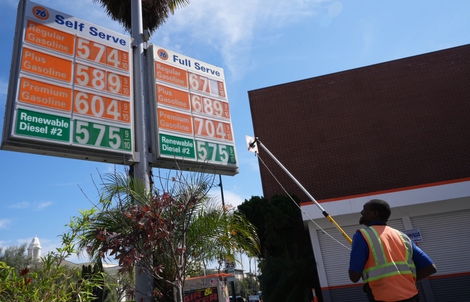 Giá xăng, dầu thế giới đồng loạt tăng vọt