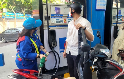 Chiều nay, giá xăng dầu tăng mạnh tới gần 8.500 đồng/lít, dầu diesel lên trên 30.000 đồng/lít